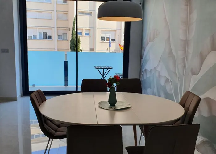 Fraescht Med Delad Pool شقة