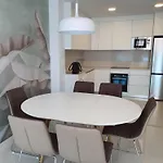 Fraescht Med Delad Pool Apartament