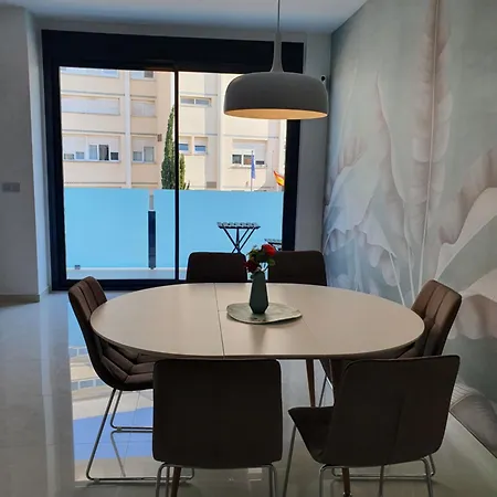 Fraescht Med Delad Pool Apartmán