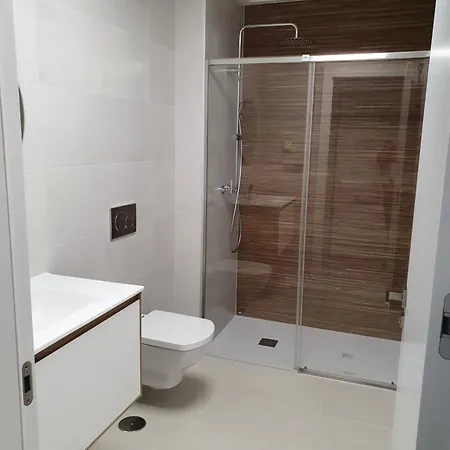 Apartament Fraescht Med Delad Pool