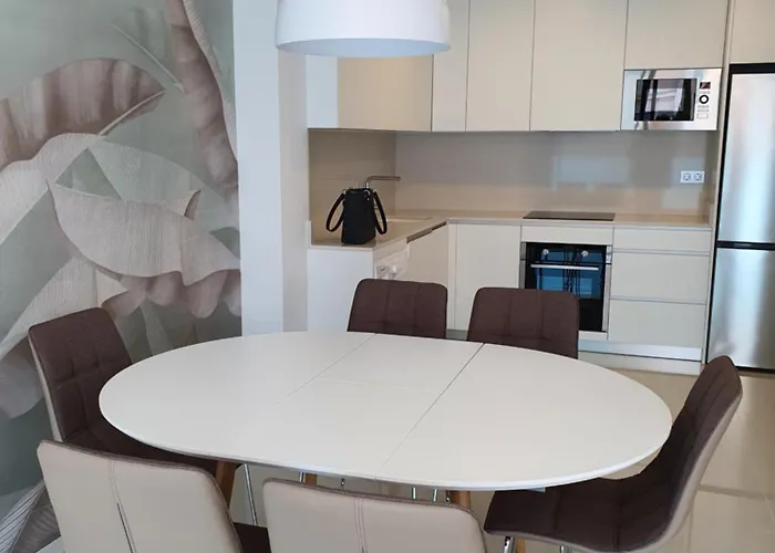 Fraescht Med Delad Pool Apartment