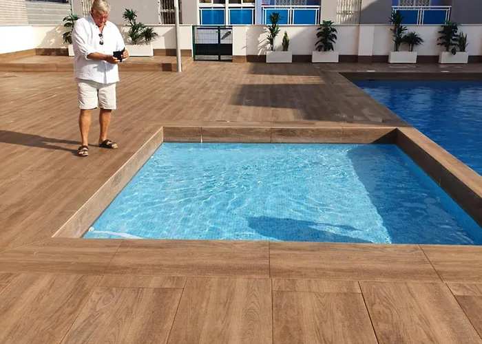 Apartment Fraescht Med Delad Pool